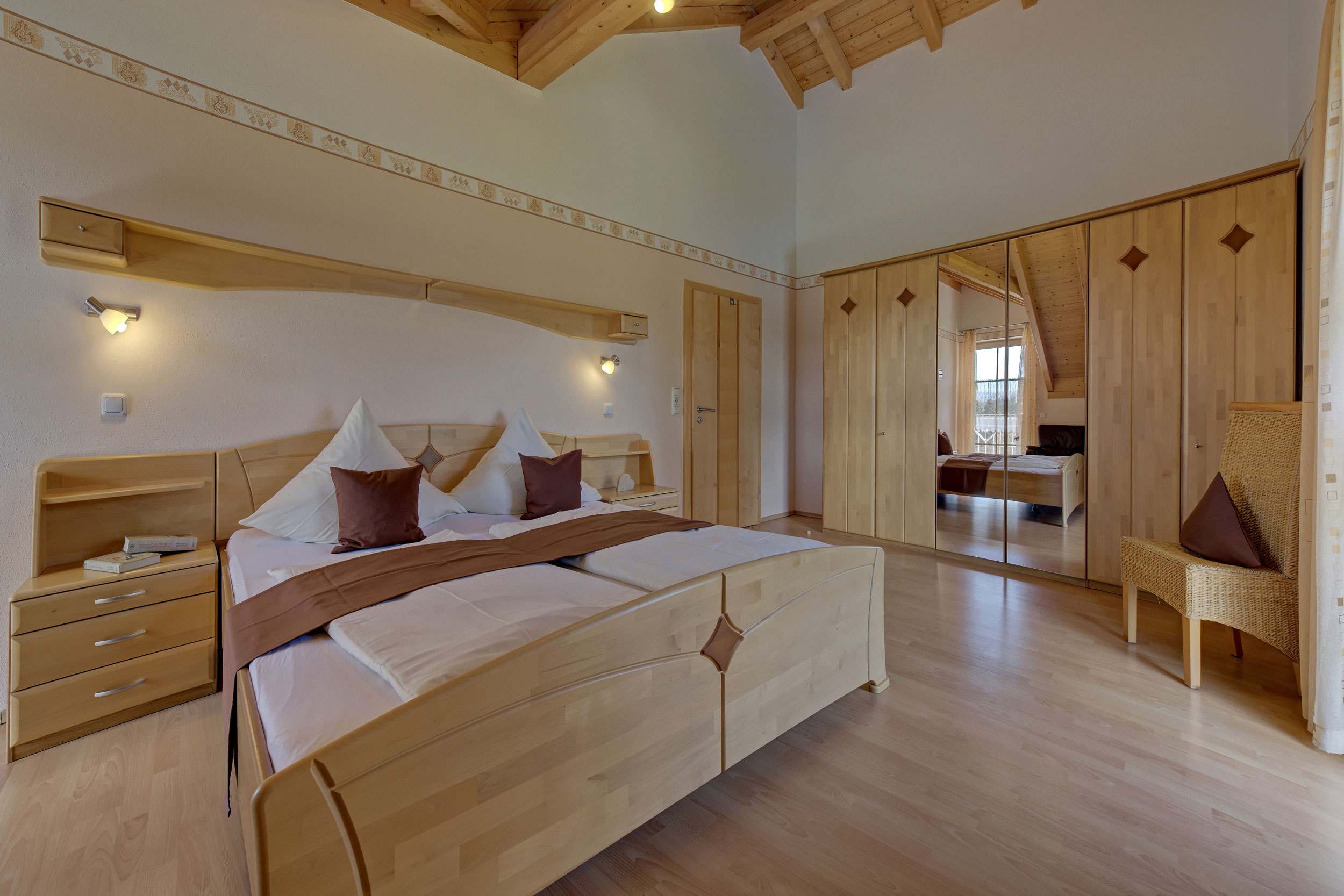 großes Schlafzimmer - Ferienhof in Bayern